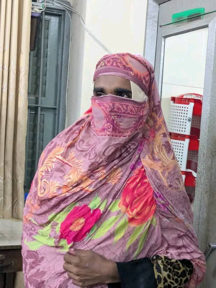 নারীর ছদ্মবেশে জবিতে প্রবেশ, আটক ব্যক্তি পুলিশের কাছে